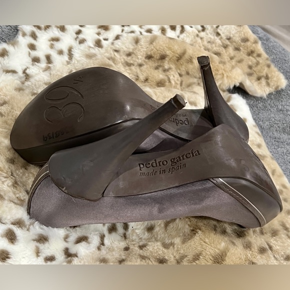 Pedro Garcia Women’s Charcoal Satin Platform Heels! So Fab!! - Picture 2 of 6